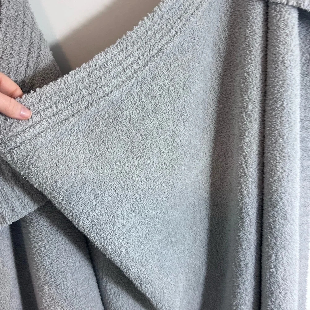 Barefoot dreams CozyChic throw blanket  Barefoot Dreams